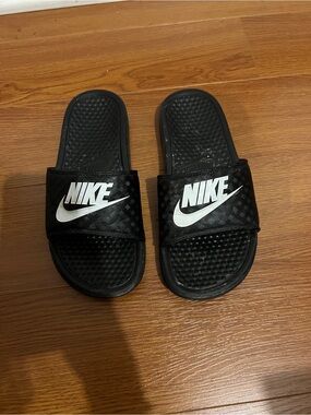 Nike Black slides US 7